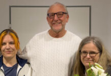 Ortsbeirat Oedingen verändert sich Ortsvorsteher Olaf Wulf begrüßt und bedankt sich mit einem „kleinen“ Blumengruß bei Silke Weiland-Hübner & Barbara Adams.